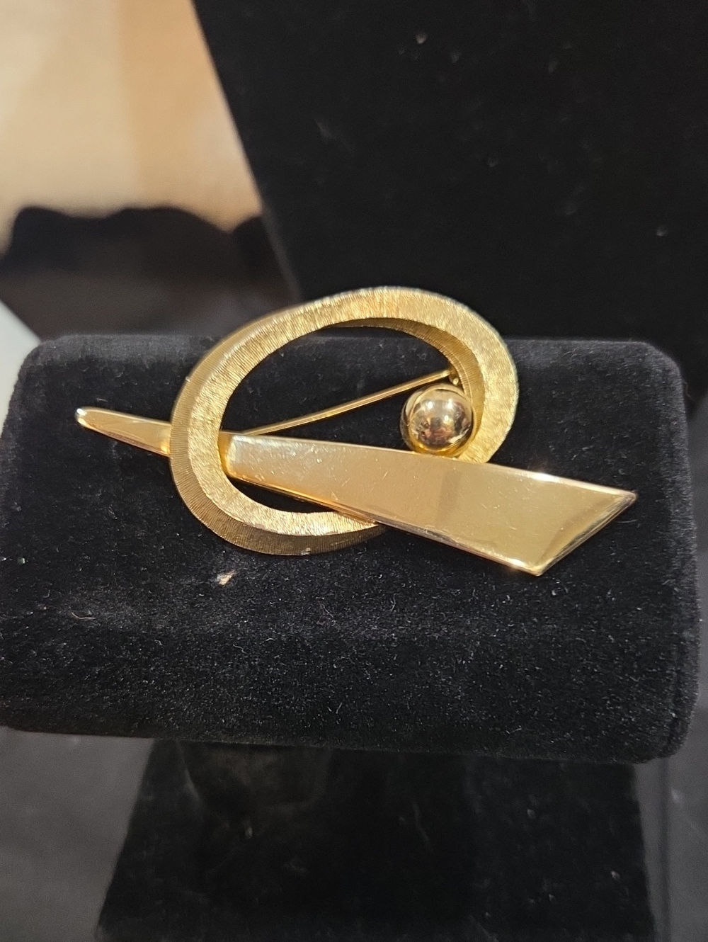 GOLDTONE ABSTRACT BROOCH